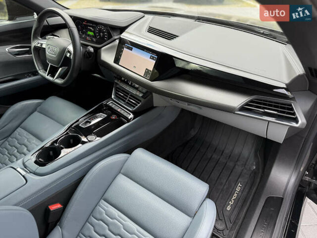 Серый Ауди e-tron GT, объемом двигателя 0 л и пробегом 94 тыс. км за 48900 $, фото 59 на Automoto.ua