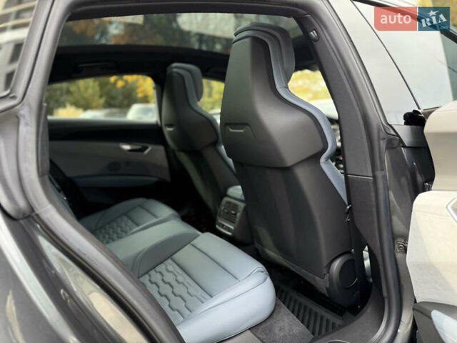 Серый Ауди e-tron GT, объемом двигателя 0 л и пробегом 94 тыс. км за 48900 $, фото 54 на Automoto.ua