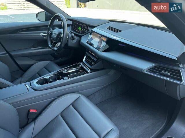 Серый Ауди e-tron GT, объемом двигателя 0 л и пробегом 51 тыс. км за 58900 $, фото 37 на Automoto.ua