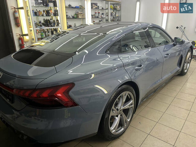 Серый Ауди e-tron GT, объемом двигателя 0 л и пробегом 19 тыс. км за 55000 $, фото 26 на Automoto.ua