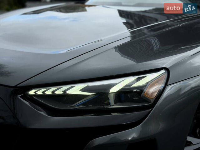 Серый Ауди e-tron GT, объемом двигателя 0 л и пробегом 94 тыс. км за 48900 $, фото 3 на Automoto.ua