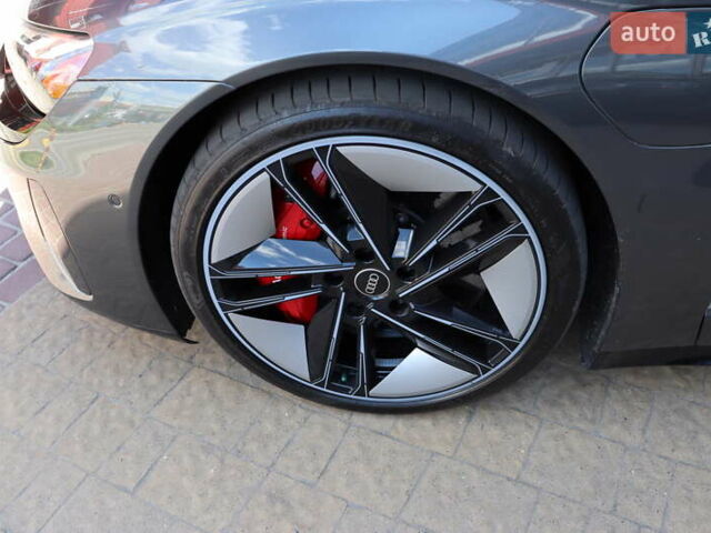 Серый Ауди e-tron GT, объемом двигателя 0 л и пробегом 17 тыс. км за 66900 $, фото 10 на Automoto.ua