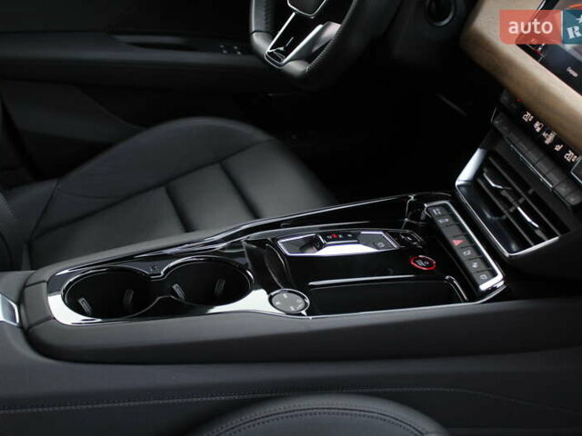 Сірий Ауді e-tron GT, об'ємом двигуна 0 л та пробігом 52 тис. км за 57700 $, фото 30 на Automoto.ua