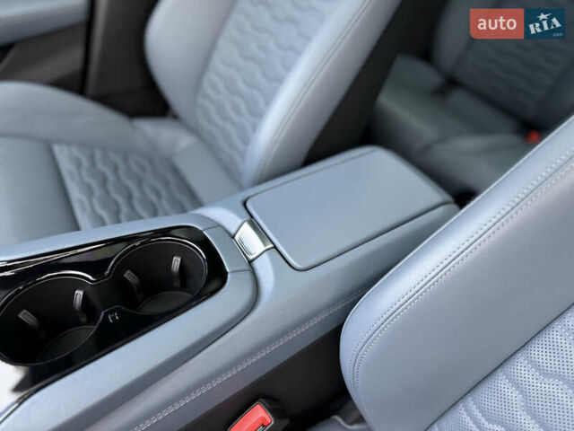 Серый Ауди e-tron GT, объемом двигателя 0 л и пробегом 94 тыс. км за 48900 $, фото 31 на Automoto.ua