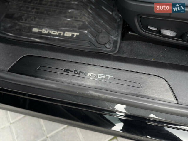 Серый Ауди e-tron GT, объемом двигателя 0 л и пробегом 94 тыс. км за 48900 $, фото 26 на Automoto.ua