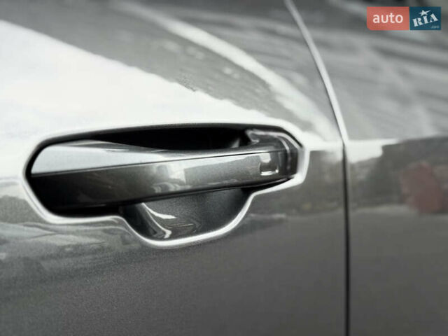 Серый Ауди e-tron GT, объемом двигателя 0 л и пробегом 94 тыс. км за 48900 $, фото 14 на Automoto.ua