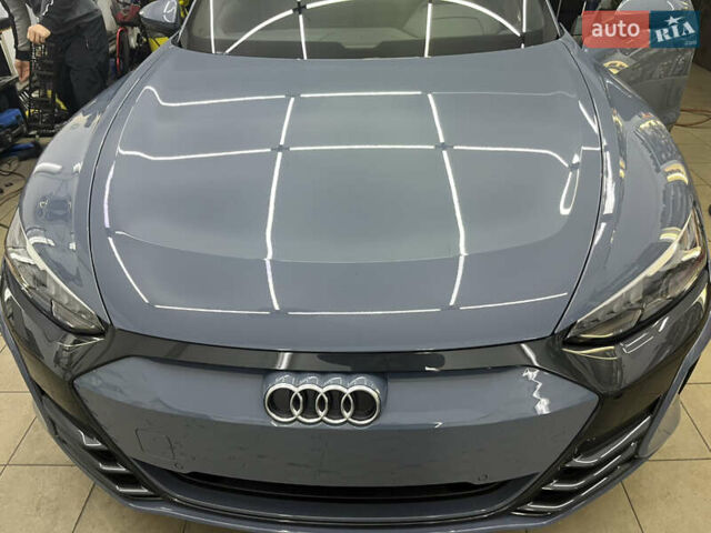 Серый Ауди e-tron GT, объемом двигателя 0 л и пробегом 19 тыс. км за 55000 $, фото 32 на Automoto.ua