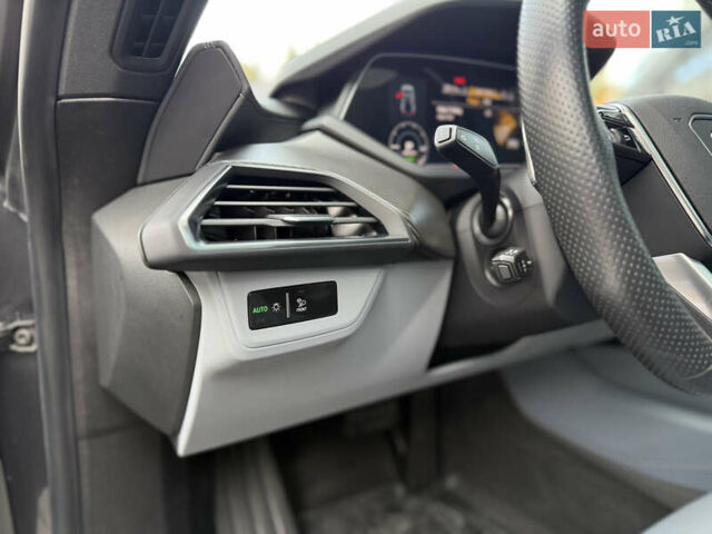 Серый Ауди e-tron GT, объемом двигателя 0 л и пробегом 94 тыс. км за 48900 $, фото 28 на Automoto.ua