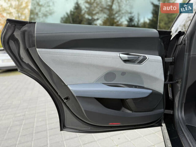 Серый Ауди e-tron GT, объемом двигателя 0 л и пробегом 94 тыс. км за 48900 $, фото 47 на Automoto.ua