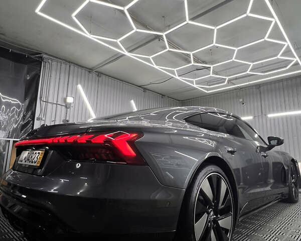 Серый Ауди e-tron GT, объемом двигателя 0 л и пробегом 40 тыс. км за 64000 $, фото 5 на Automoto.ua