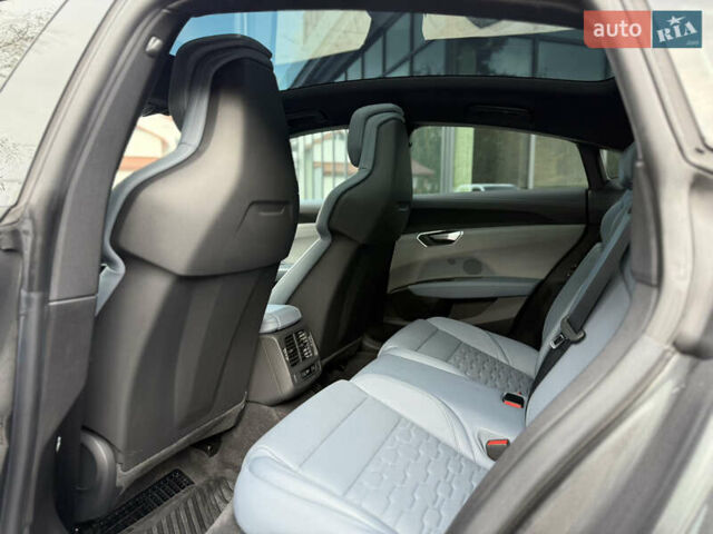Серый Ауди e-tron GT, объемом двигателя 0 л и пробегом 94 тыс. км за 48900 $, фото 49 на Automoto.ua