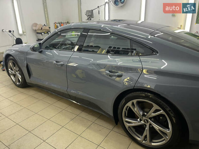 Серый Ауди e-tron GT, объемом двигателя 0 л и пробегом 19 тыс. км за 55000 $, фото 27 на Automoto.ua