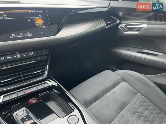 Серый Ауди e-tron GT, объемом двигателя 0 л и пробегом 52 тыс. км за 46000 $, фото 11 на Automoto.ua