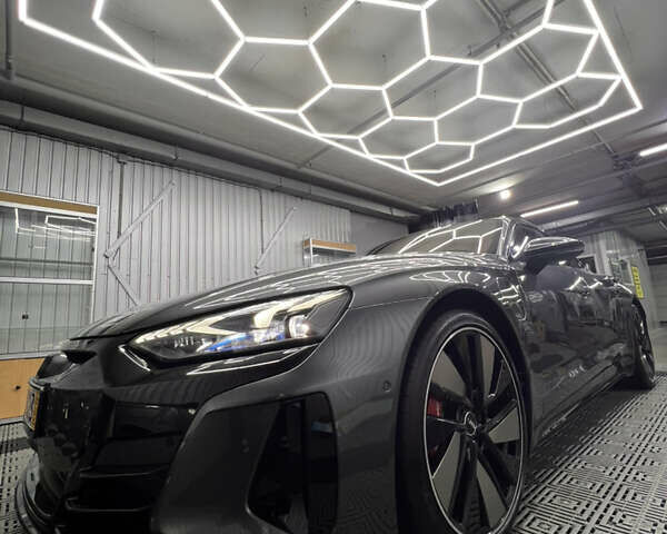 Серый Ауди e-tron GT, объемом двигателя 0 л и пробегом 40 тыс. км за 64000 $, фото 16 на Automoto.ua