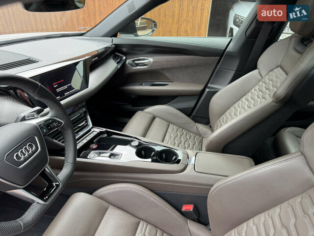Серый Ауди e-tron GT, объемом двигателя 0 л и пробегом 4 тыс. км за 58900 $, фото 15 на Automoto.ua
