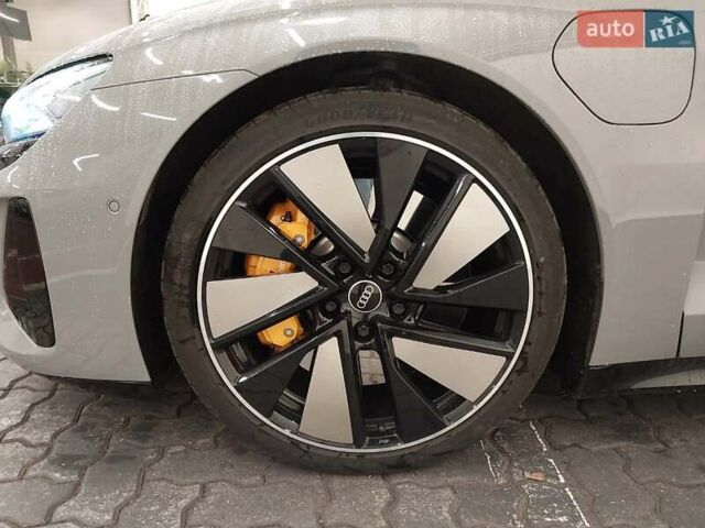 Серый Ауди e-tron GT, объемом двигателя 0 л и пробегом 77 тыс. км за 56500 $, фото 8 на Automoto.ua