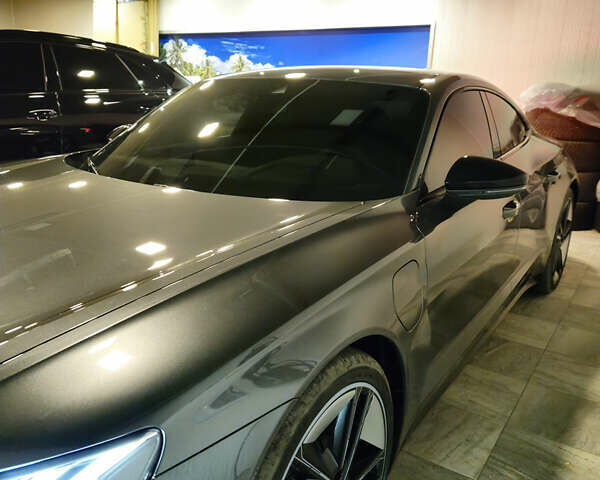 Серый Ауди e-tron GT, объемом двигателя 0 л и пробегом 5 тыс. км за 95000 $, фото 1 на Automoto.ua