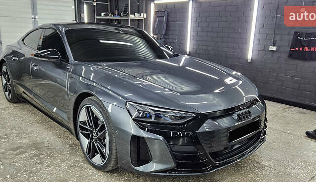 Серый Ауди e-tron GT, объемом двигателя 0 л и пробегом 5 тыс. км за 95000 $, фото 3 на Automoto.ua