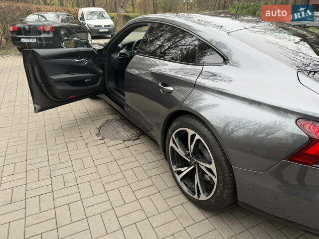 Серый Ауди e-tron GT, объемом двигателя 0 л и пробегом 34 тыс. км за 82000 $, фото 2 на Automoto.ua