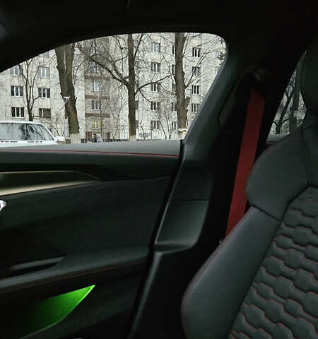 Серый Ауди e-tron GT, объемом двигателя 0 л и пробегом 5 тыс. км за 95000 $, фото 5 на Automoto.ua