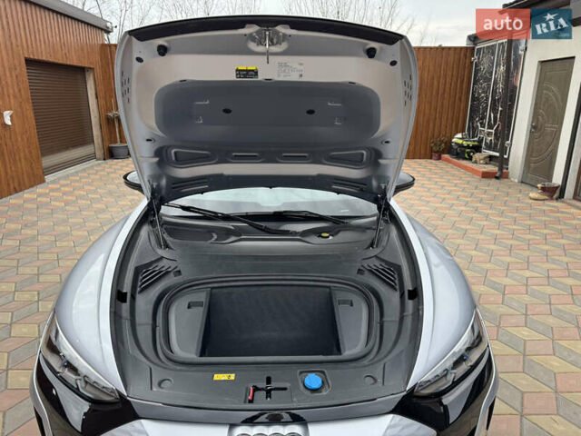 Серый Ауди e-tron GT, объемом двигателя 0 л и пробегом 4 тыс. км за 58900 $, фото 7 на Automoto.ua