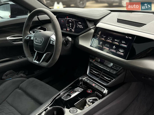 Синий Ауди e-tron GT, объемом двигателя 0 л и пробегом 67 тыс. км за 52500 $, фото 11 на Automoto.ua