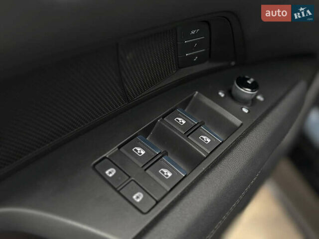 Синий Ауди e-tron GT, объемом двигателя 0 л и пробегом 67 тыс. км за 52500 $, фото 23 на Automoto.ua