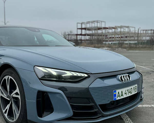 Синий Ауди e-tron GT, объемом двигателя 0 л и пробегом 76 тыс. км за 49000 $, фото 2 на Automoto.ua