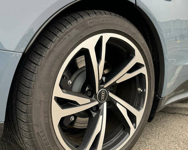 Синий Ауди e-tron GT, объемом двигателя 0 л и пробегом 76 тыс. км за 49000 $, фото 3 на Automoto.ua