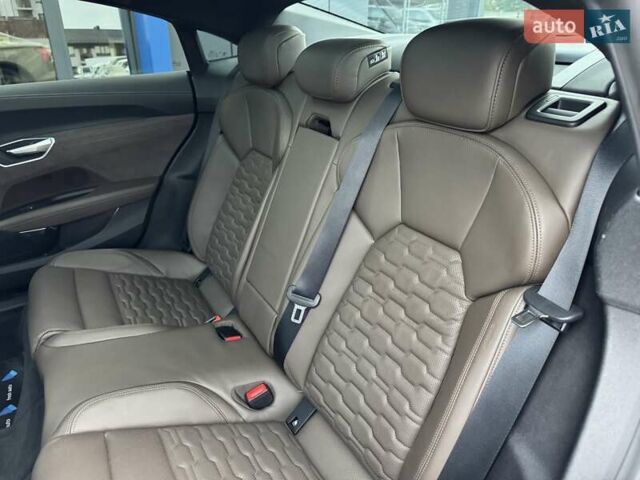 Зеленый Ауди e-tron GT, объемом двигателя 0 л и пробегом 52 тыс. км за 63700 $, фото 30 на Automoto.ua