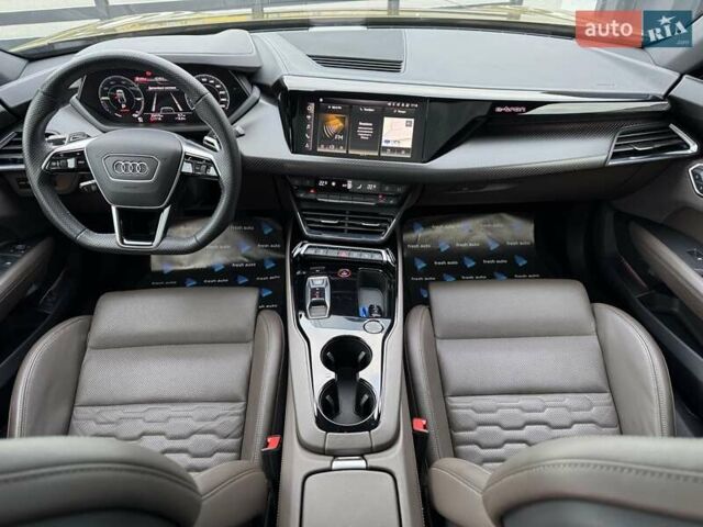 Зеленый Ауди e-tron GT, объемом двигателя 0 л и пробегом 52 тыс. км за 63700 $, фото 3 на Automoto.ua