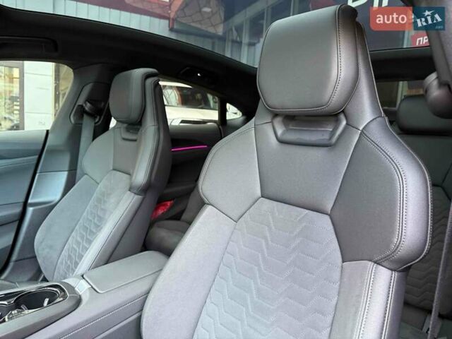 Зеленый Ауди e-tron GT, объемом двигателя 0 л и пробегом 36 тыс. км за 59900 $, фото 18 на Automoto.ua