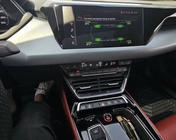 Зеленый Ауди e-tron GT, объемом двигателя 0 л и пробегом 96 тыс. км за 60000 $, фото 3 на Automoto.ua