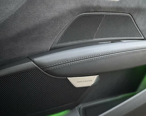 Зеленый Ауди e-tron GT, объемом двигателя 0 л и пробегом 12 тыс. км за 93500 $, фото 20 на Automoto.ua