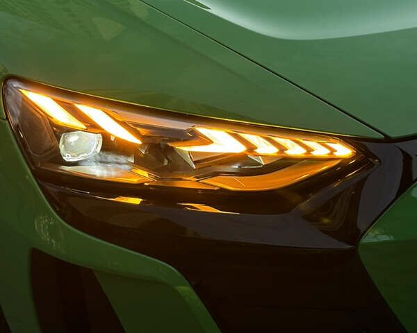 Зеленый Ауди e-tron GT, объемом двигателя 0 л и пробегом 12 тыс. км за 93500 $, фото 41 на Automoto.ua