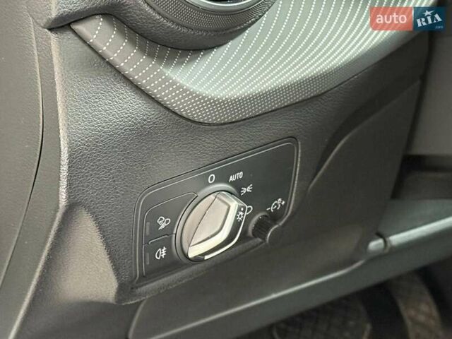 Белый Ауди Q2L e-tron, объемом двигателя 0 л и пробегом 60 тыс. км за 18490 $, фото 8 на Automoto.ua