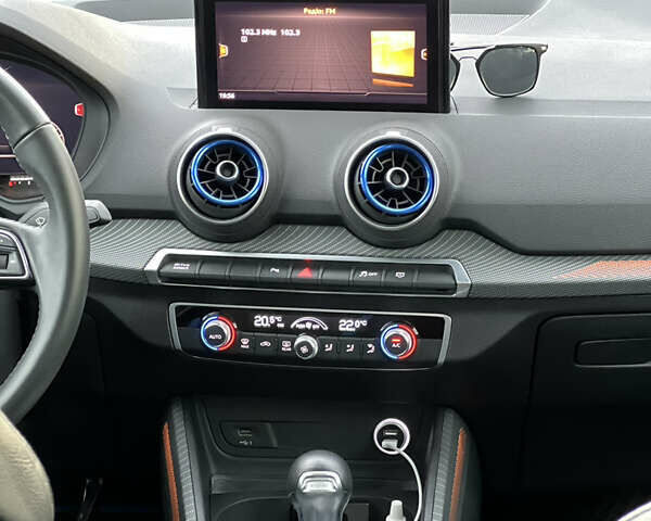 Белый Ауди Q2L e-tron, объемом двигателя 0 л и пробегом 64 тыс. км за 24000 $, фото 18 на Automoto.ua