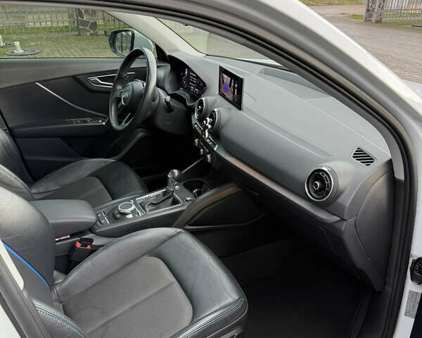 Білий Ауді Q2L e-tron, об'ємом двигуна 0 л та пробігом 62 тис. км за 18500 $, фото 9 на Automoto.ua