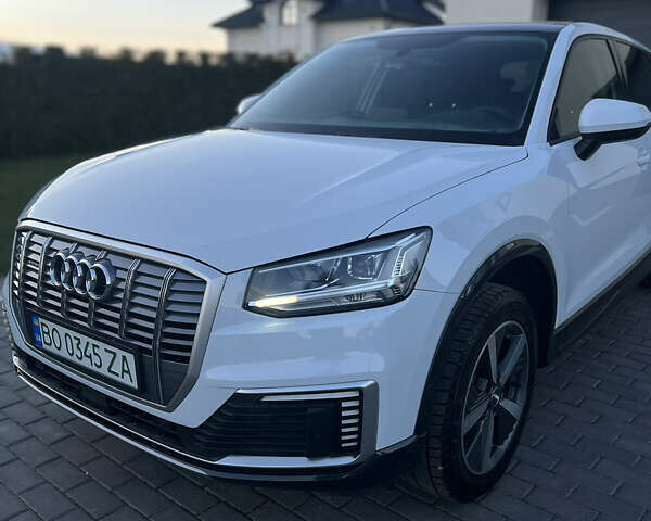Белый Ауди Q2L e-tron, объемом двигателя 0 л и пробегом 64 тыс. км за 24000 $, фото 3 на Automoto.ua
