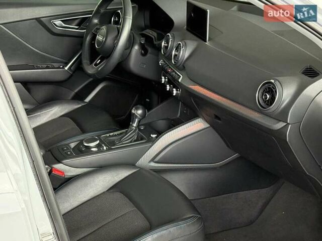 Белый Ауди Q2L e-tron, объемом двигателя 0 л и пробегом 60 тыс. км за 18490 $, фото 16 на Automoto.ua