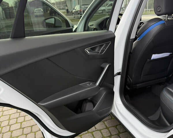 Білий Ауді Q2L e-tron, об'ємом двигуна 0 л та пробігом 62 тис. км за 18500 $, фото 14 на Automoto.ua