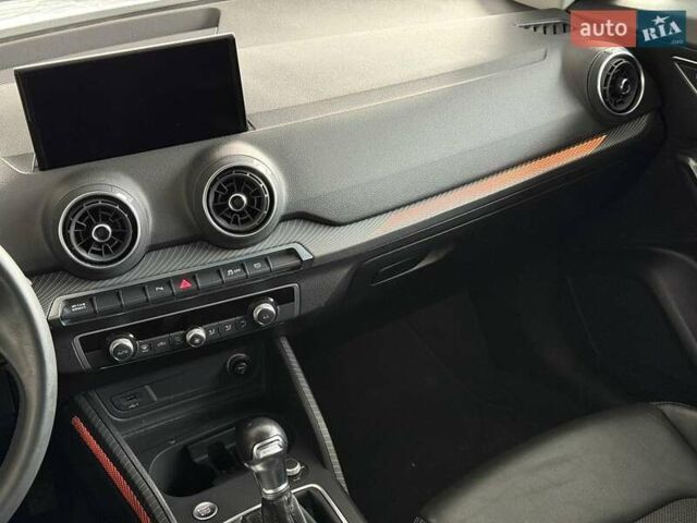 Белый Ауди Q2L e-tron, объемом двигателя 0 л и пробегом 60 тыс. км за 18490 $, фото 19 на Automoto.ua