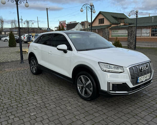 Білий Ауді Q2L e-tron, об'ємом двигуна 0 л та пробігом 62 тис. км за 18500 $, фото 1 на Automoto.ua