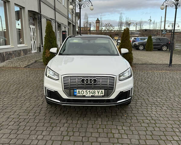 Білий Ауді Q2L e-tron, об'ємом двигуна 0 л та пробігом 62 тис. км за 18500 $, фото 2 на Automoto.ua