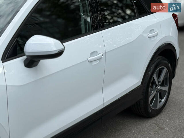 Белый Ауди Q2L e-tron, объемом двигателя 0 л и пробегом 31 тыс. км за 20000 $, фото 12 на Automoto.ua
