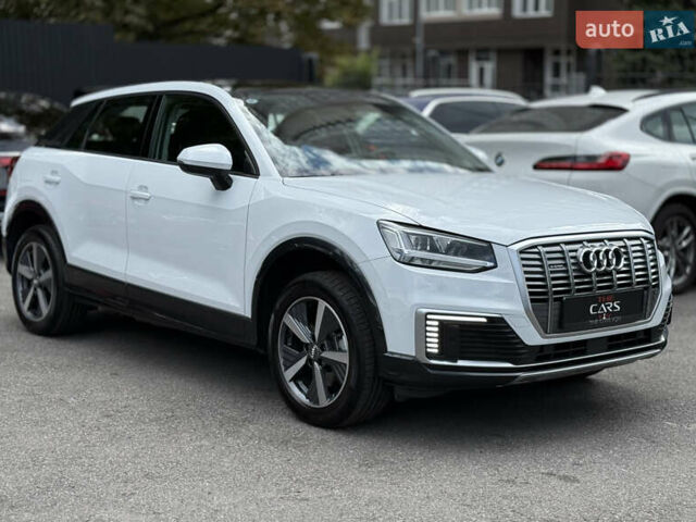Белый Ауди Q2L e-tron, объемом двигателя 0 л и пробегом 31 тыс. км за 20000 $, фото 2 на Automoto.ua