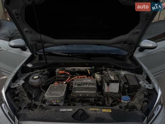 Серый Ауди Q2L e-tron, объемом двигателя 0 л и пробегом 17 тыс. км за 23950 $, фото 92 на Automoto.ua