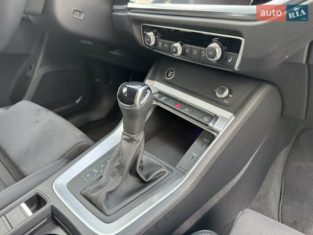 Сірий Ауді Q3 Sportback, об'ємом двигуна 1.5 л та пробігом 23 тис. км за 41900 $, фото 50 на Automoto.ua