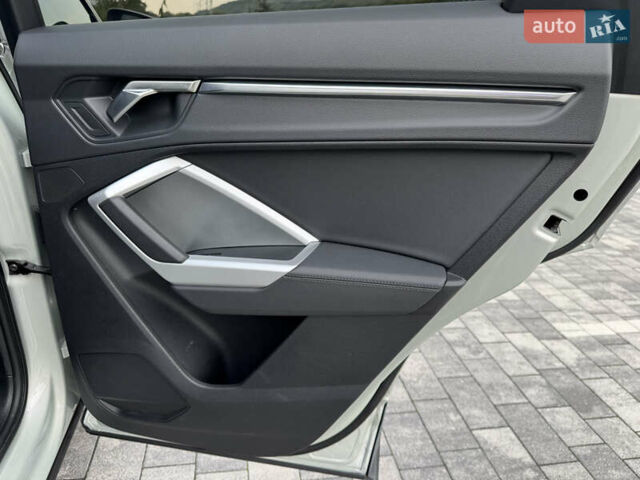 Сірий Ауді Q3 Sportback, об'ємом двигуна 1.5 л та пробігом 23 тис. км за 41900 $, фото 39 на Automoto.ua