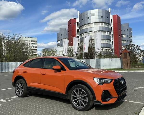 Помаранчевий Ауді Q3 Sportback, об'ємом двигуна 2 л та пробігом 43 тис. км за 42900 $, фото 1 на Automoto.ua